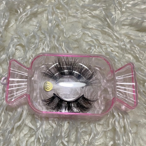 Eyelashes - Picture 3 of 3